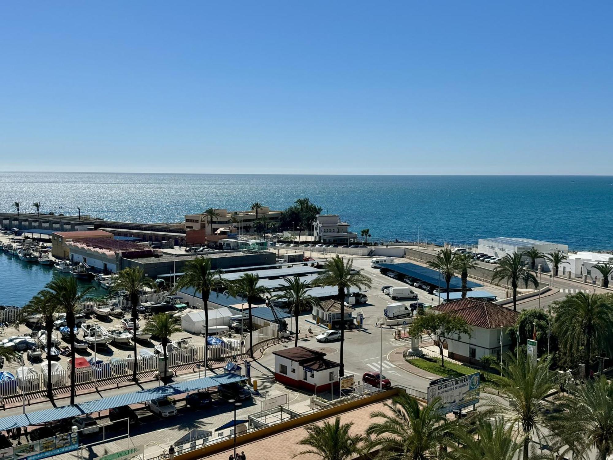 Beachfront Apartment With Terrace And Seaviews Fuengirola Exteriör bild